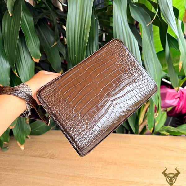 Clutch CKDA8 da cá sấu nâu cao cấp, thời trang.