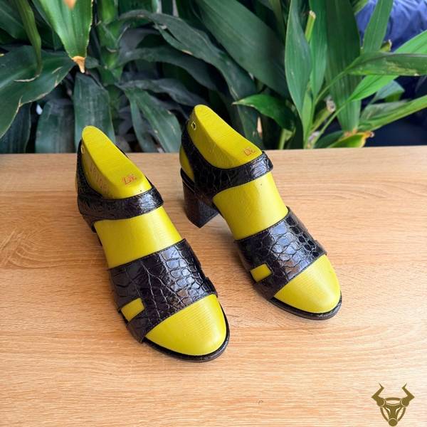Giày sandal DJEA8 da cá sấu thật, màu đen thanh lịch, tôn phong cách đẳng cấp.