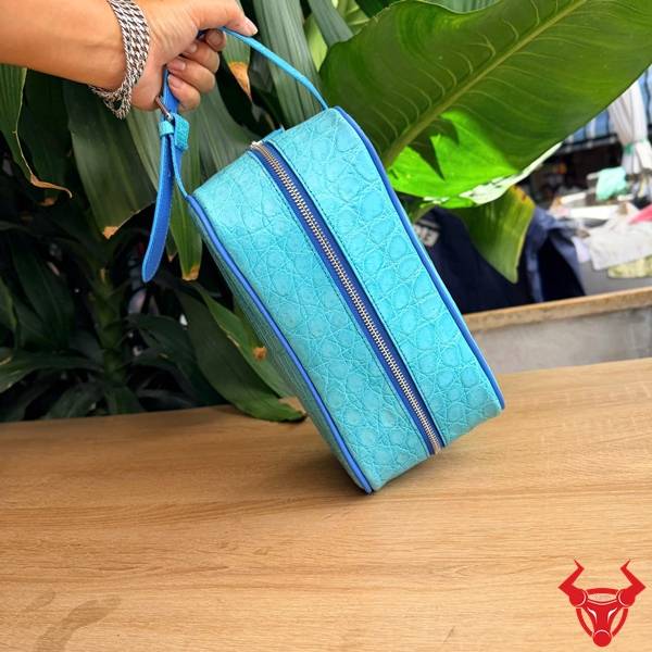 Túi clutch da bụng cá sấu xanh lam cao cấp, tôn phong cách quý ông.