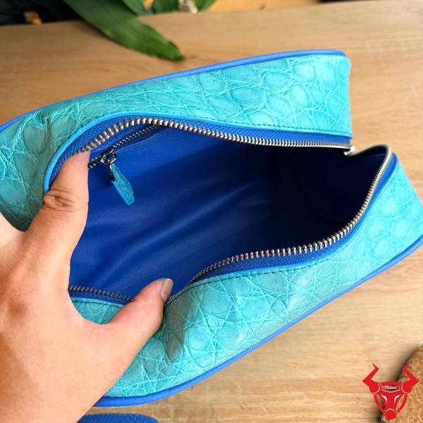 Túi clutch hộp nam da bụng cá sấu xanh lam, thời trang, sang trọng và năng động.